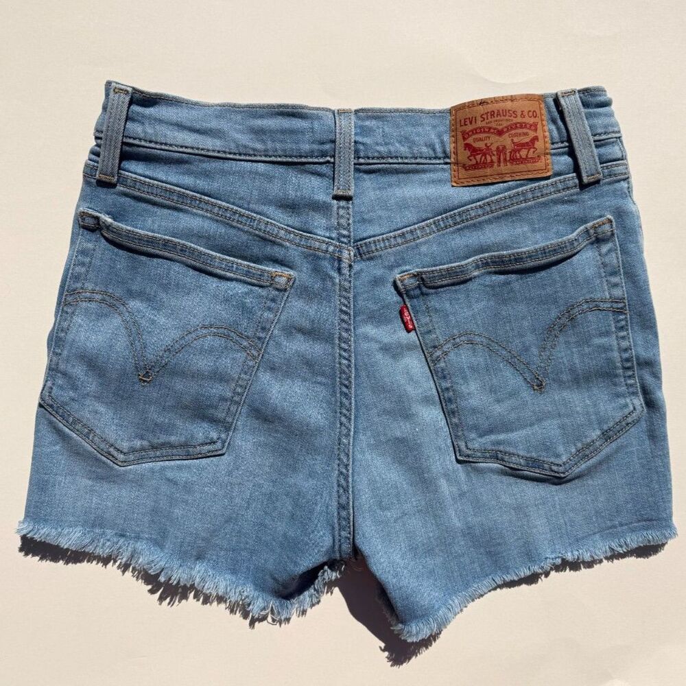 Levi's High Rise Cut Off Denim Shorts Women's Size 29 Light Wash Distressed - Picture 2 of 9